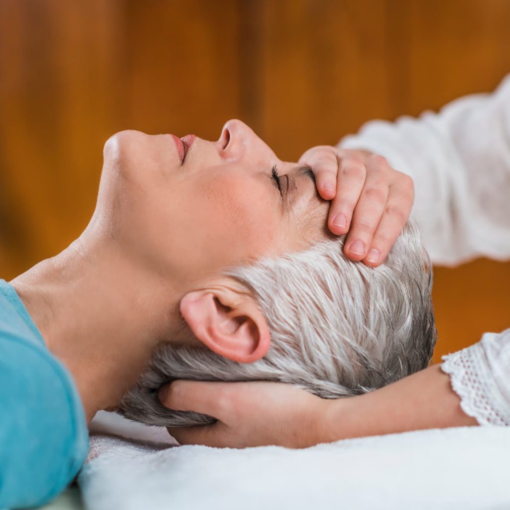 Réflexologie et huiles essentielles : faut-il en utiliser, lesquelles, quand s’abstenir
